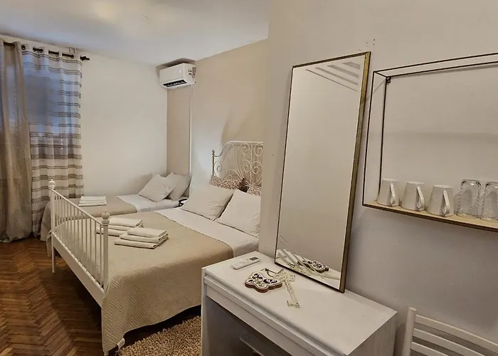 Gorana With Swimming Pool Appartamento Jelsa (Hvar)