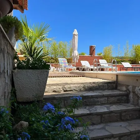 Gorana With Swimming Pool Daire Jelsa (Hvar)