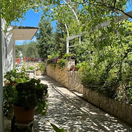 Gorana With Swimming Pool Apartment