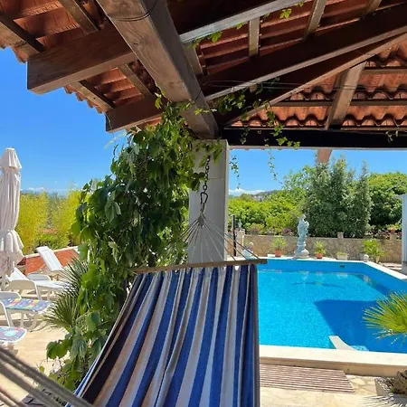 Apartment Gorana With Swimming Pool Jelsa (Hvar)