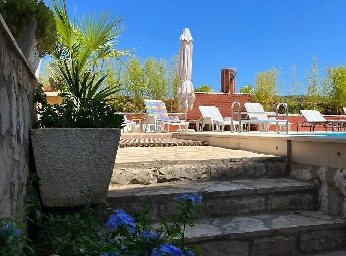 Gorana With Swimming Pool Daire Jelsa (Hvar)