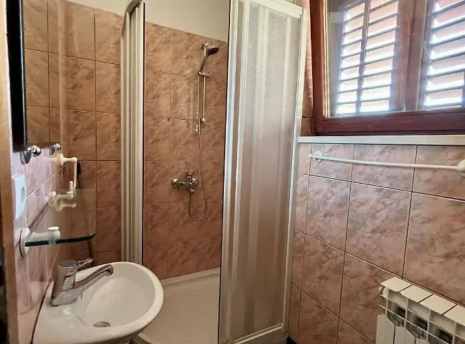 Gorana With Swimming Pool Daire Jelsa (Hvar)