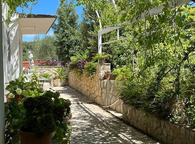 Gorana With Swimming Pool Daire